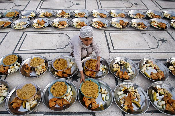 Pahala Orang yang Menyiapkan Makanan Sahur dan Buka Puasa | IslamRamah.co